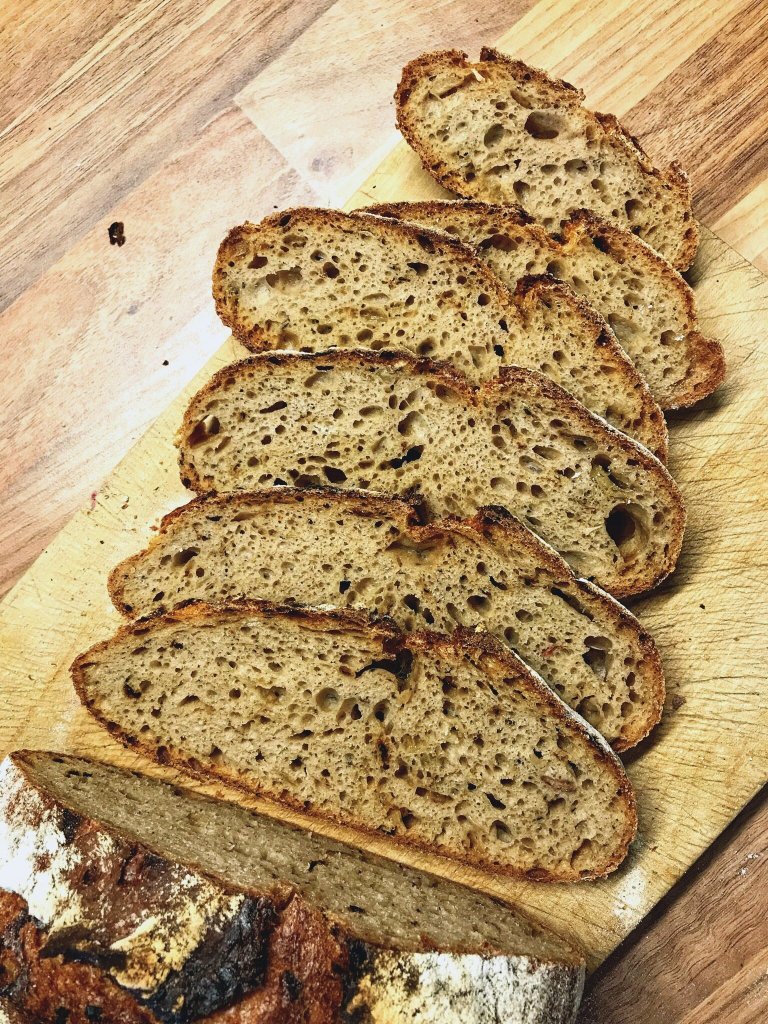 Pirított hagymás kenyér teljes kiőrlésű rozskovásszal
